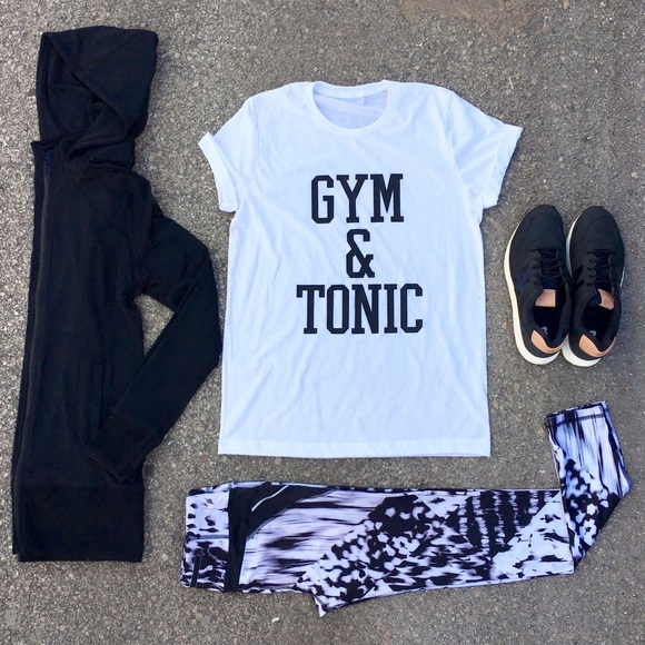 Tops - •gym & tonics tee• size Large